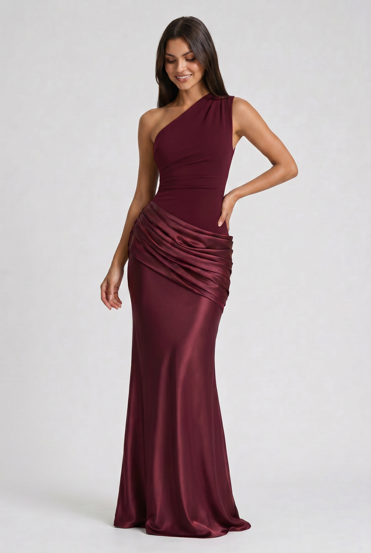 Vestido Maxi Marrón con Drapeado – Elegancia Asimétrica
