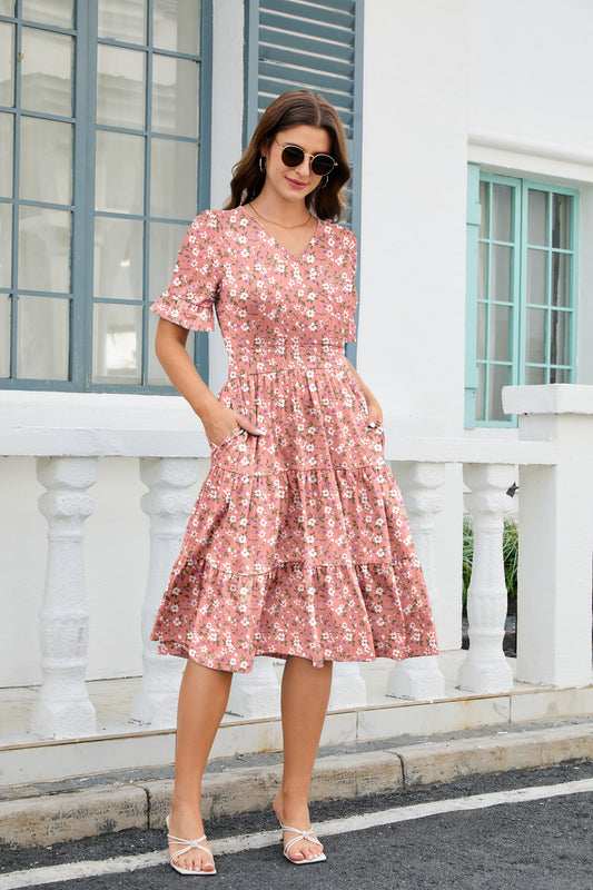 Vestido midi bohemio floral de corte A con bajo de volantes en capas
